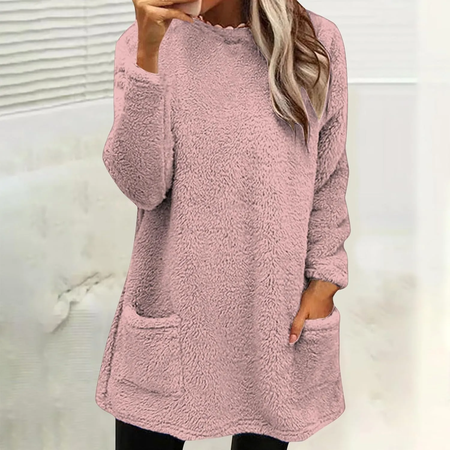 Fleece Pullover Women Fuzzy Sweaters for Women Crew Neck Sweatshirts Winter Warm Loungewear Tops with Pockets
