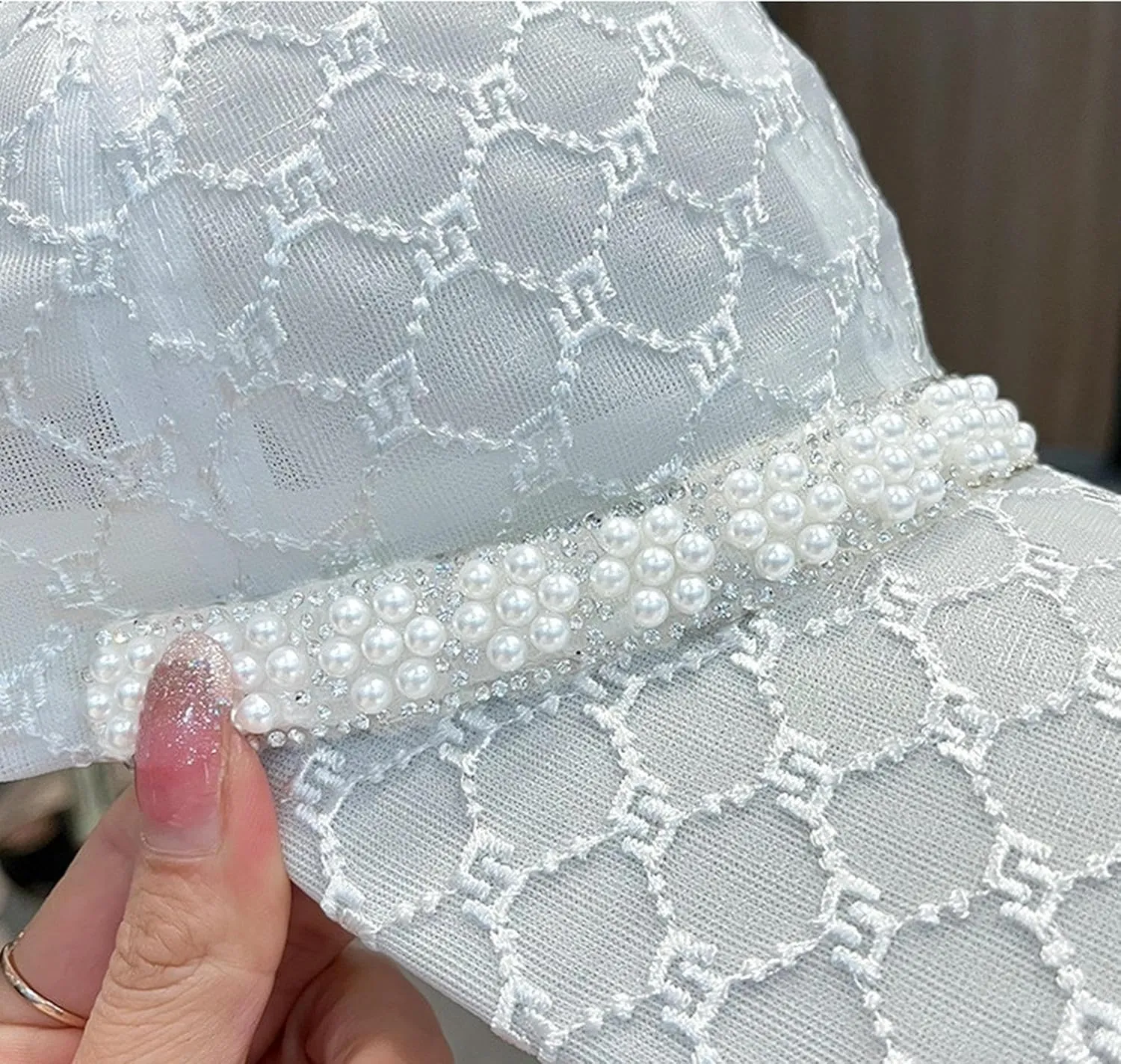Pearl Chain Baseball Cap for Women, Fashion Elegant Casual Lightweight Mesh Adjustable Hat for Sun Protection