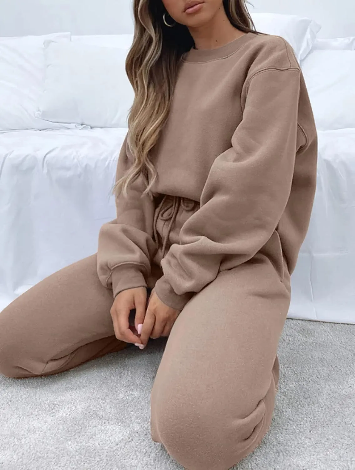 Viatabuna Women's 2 Piece Fleece Sweatsuit Outfit Long Sleeve Crewneck Pullover Sweatshirt Drawstring Jogger Pants Lounge Set